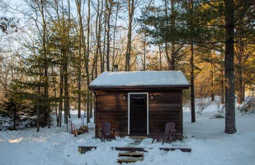 Poconos True Log Cabin with Sauna, Movie Theather, Hot Tub & Fire Pit! - Foto 46