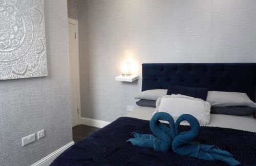 City Convenience, Calm Comfort-- A Stylish One-Bedroom Retreat Just 3 Stops from the Heart of the City - Foto 15