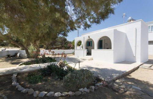 Wave Lullaby, Peaceful Beachfront Retreat in Paros - Photo 25