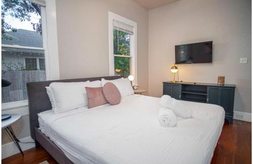 Chic Downtown Farmhouse With Garden and BBQ Grill - Photo 20