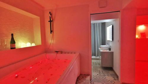 Love Room Perpignan Jacuzzi & Ambiance romantique - Foto 5