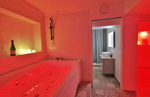 Love Room Perpignan Jacuzzi & Ambiance romantique - Foto 5