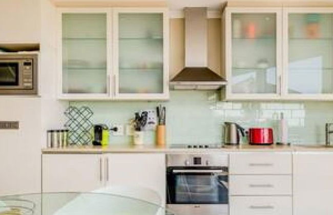 Secure Holiday Apartment w Private Pool Calico - Photo 52