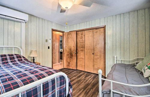 Cabin Getaway with Private Dock, Walk to Trail! - Foto 15