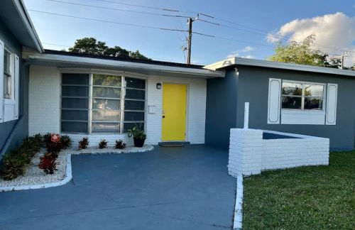 Royal Luxe Pool Home near Ft Laud airport and each - Photo 61