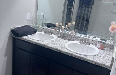 Exquisite 5 Bedroom Near Airport - Foto 19