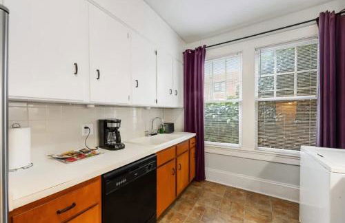 Elegant and Colorful 1BR with Covered Porch - Foto 22