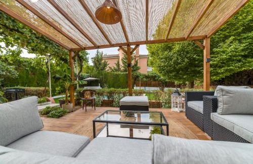 Chalet con piscina en entorno idílico - Foto 7