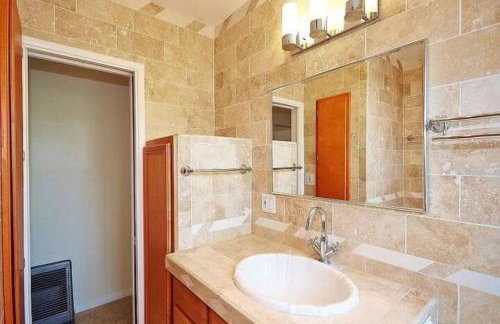 Stylish 4 Bedroom Home Near Venice Beach with Backyard BBQ - Foto 15