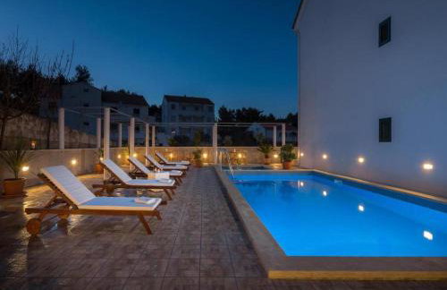 La Perla Apartments - Photo 45