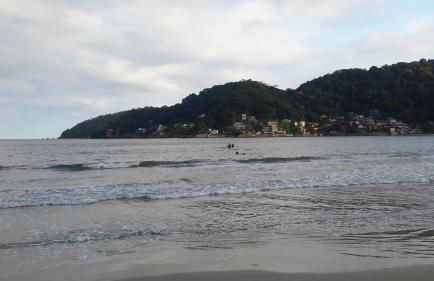 Apto frente ao mar, ar cond. frio e Wi-Fi - Foto 58