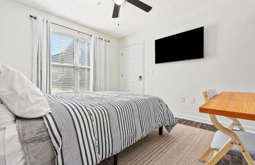 New 4BR 4BA AU Oasis 2 Mins to Downtown & Stadium Sleeps 10 - Foto 30