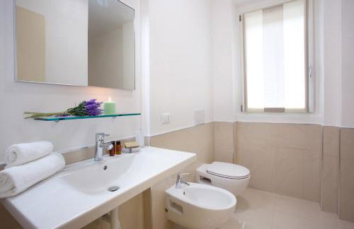 Sala Comacina Residence Apartment 5 - Sleeps up to 10 by Italian Apartments - Foto 28