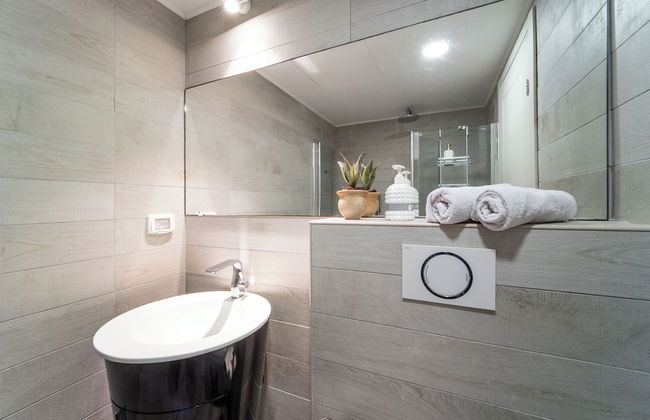 Stylish 1BR Beach-Front Apt w Sea View - Foto 15