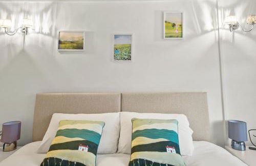 Private 2Bed-Parking & Garden-By FabAccommodation - Foto 16