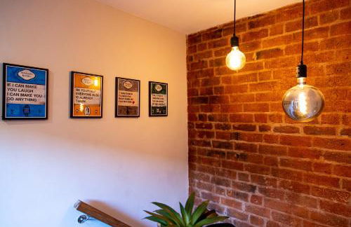 DJH Homes - VIP Luxury 2BR Grade ll Industrial House with Log Burner - JQ, Birmingham City - Foto 27