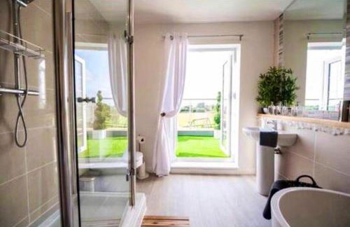 Stunning views, Hot tub, 5 mins to Chester - Photo 55