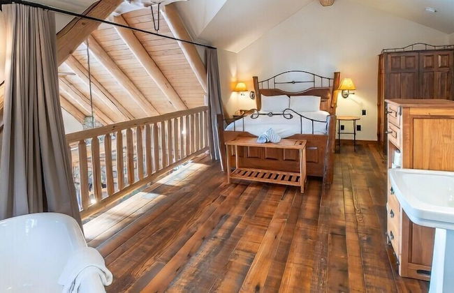 Snow Creek Cabins by Fernie Lodging Co. - Photo 4