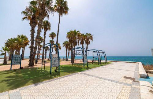 Charming 1 BR apartment with Seaview and Pool - Photo 20