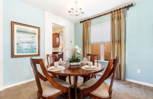 Spacious 6-Bedroom Getaway with Game Room, Private Spa & Sunny Pool Deck in Premier Resort Setting - Foto 29