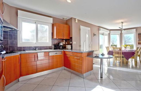 4 Bedroom Awesome Home In Courtils - Foto 7