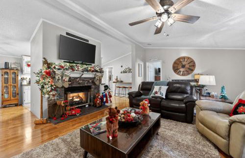 Twin Ponds Retreat-pond Hot Tub Fire Pit Game Room Pet Friendly - Foto 45