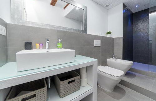 FLORIT FLATS - CATHEDRAL LUXURY TERRACE FLAT 2BR 2BA AC Wifi - Photo 31