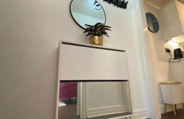 2 Bedroom - Garden Apartment, with parking - Foto 6