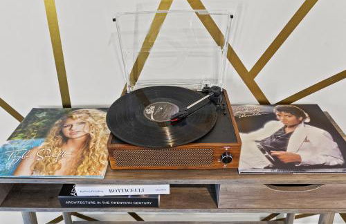 13 mins to Downtown & Stadium - Game Room - Game Day - Foto 57