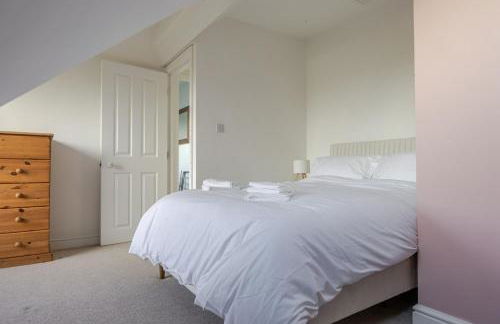 Stylish 3-Bed Home - 2 Mins to Beach & Town - Foto 52