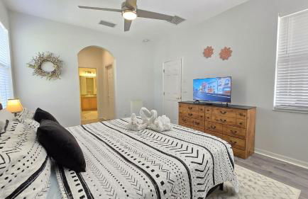 Themed kid bedrooms, 17 miles to Disney and Legoland, private pool, kitchen, wifi, washer, dryer - Foto 9