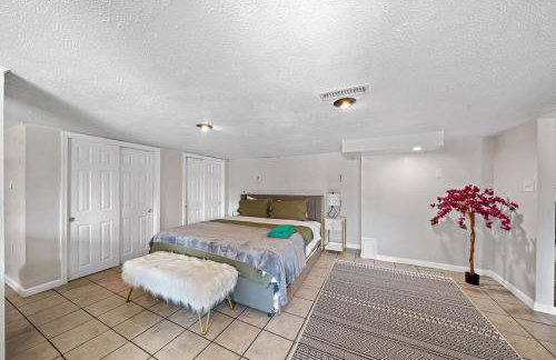 Comfort, Fun, & Charming - 5BR Oasis with Pool - Foto 67