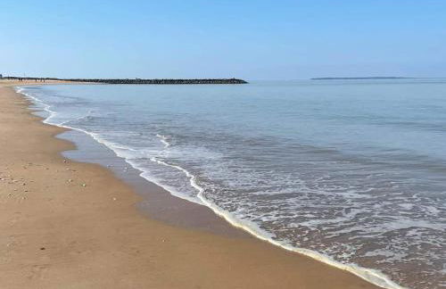 Appartement lumineux 2 ch, proche plage & commerces - FR-1-706-31 - Foto 8