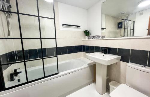 Stunning Central Flat w/ Parking - Foto 17