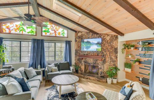 Crestline Home with Private Hot Tub Steps to Lake! - Foto 5