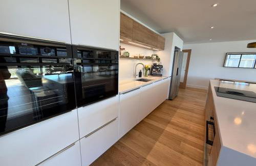 Still Waters - Luxury Lakeside Retreat with Hot Tub - Photo 43