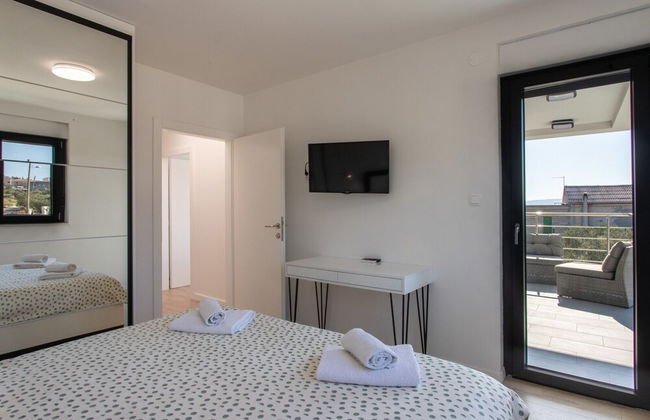 Dazzling Kaštel Novi Villa With Private Pool and Scenic Sea Views - Foto 6