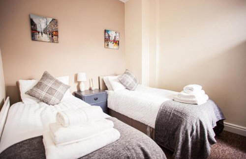 Contractor house, sleeps 5, close to restaurant's and bars, Long stays available, Oveyo Accommodation - Foto 15