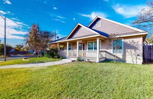 Welcoming home walkable to Steps of Alamodome & riverfront & near River Walk - Foto 1