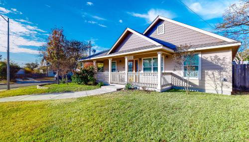 Welcoming home walkable to Steps of Alamodome & riverfront & near River Walk - Foto 1