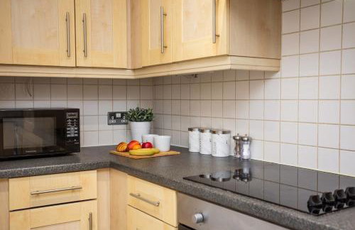 Modern 2BR Pad - 4 Min to Station, Fast WiFi and Smart TVs! - Foto 31