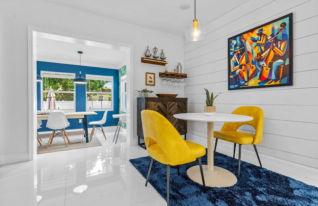 Arthaus- Fully Stocked Kitchen and Fenced Yard - Foto 12