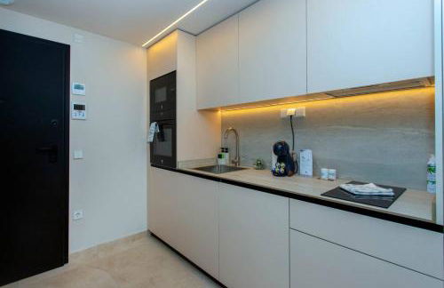 Luxury UCAM Studio, Desk and High Speed WiFi - Foto 8