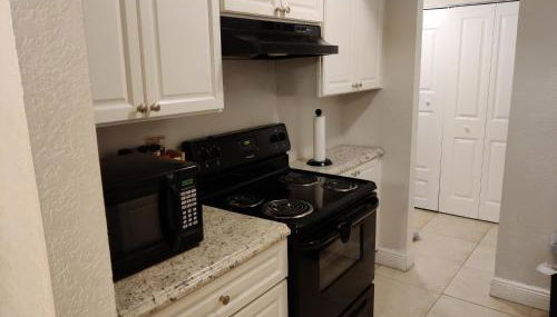 Beautiful 2-Bedroom Condo Near Universal and other Orlando Attractions, King Bed & Wi-Fi - Foto 3
