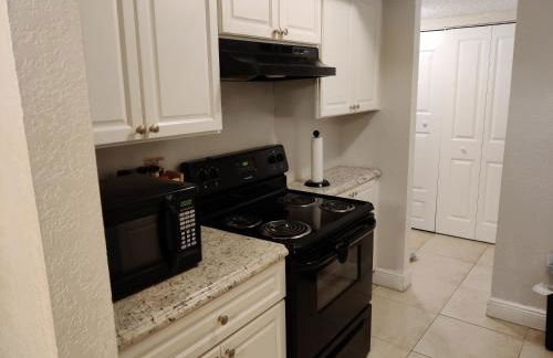 Beautiful 2-Bedroom Condo Near Universal and other Orlando Attractions, King Bed & Wi-Fi - Foto 3