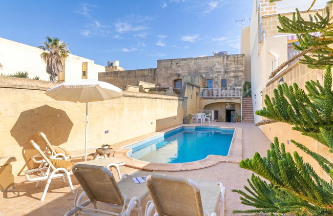 Ta'leli Pool Farmhouse in Gozo - Photo 14