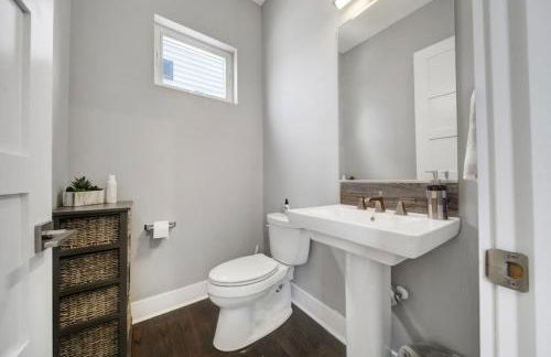 City Views - Walking Distance to Panthers Stadium - Photo 18