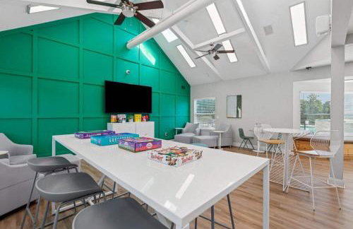 New Seasonal Comfort near USC and Riverwalk Trails - Foto 41