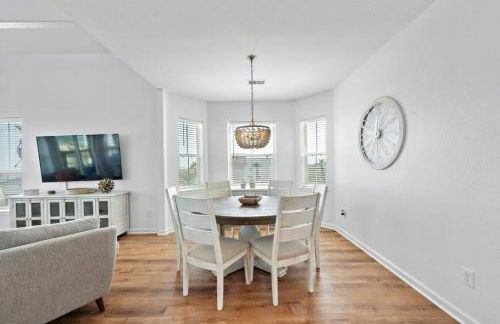 Beach House Located Steps from the Beach - Photo 10