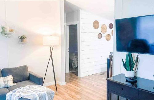 Renovated Bungalow Getaway - Foto 8